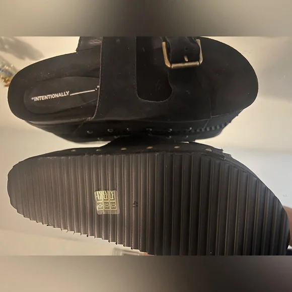 INTENTIONALLY BLANK Black Platform Sandals - Picture 5 of 6